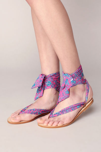 Sandales en cuir NUPIE avec liens en tissu imprimé fleuri rose