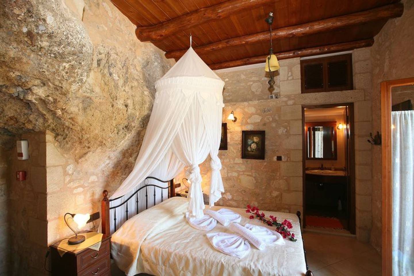 Airbnb - Luxueuse villa en pierre en Crète à Kaliviani