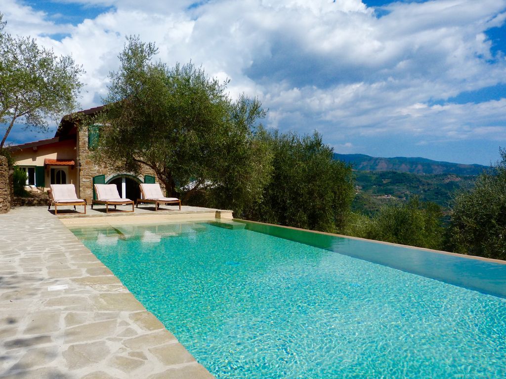 Abritel Location Dolceacqua Italie - Élégant cottage dans une colline exposée avec piscine