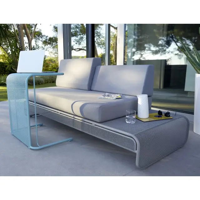 Sofa en métal Chiva gris avec coussins