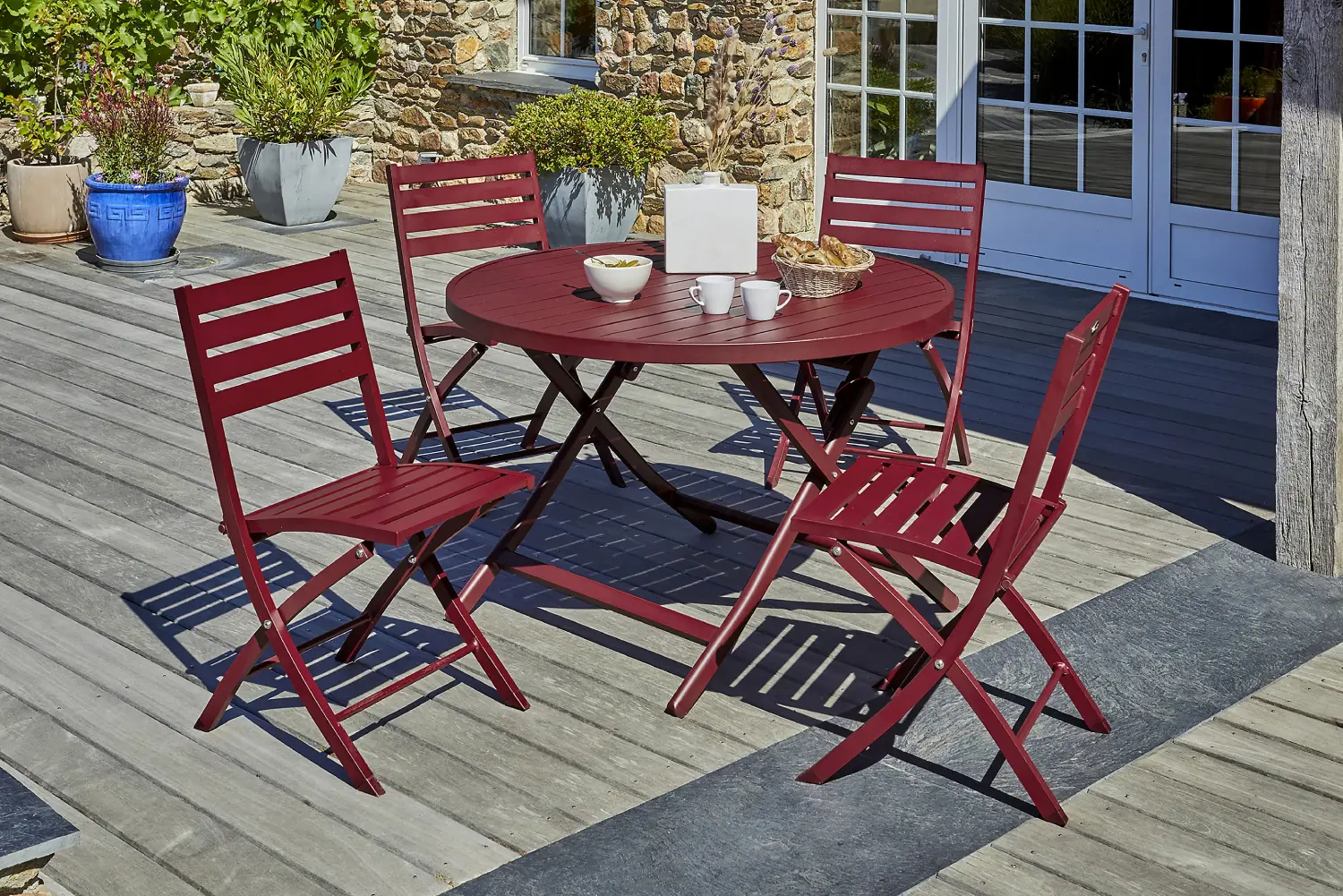 Ensemble de jardin MARIUS City Garden Table ronde et 4 chaises aluminium rouge carmin pas cher - Salon de Jardin Castorama