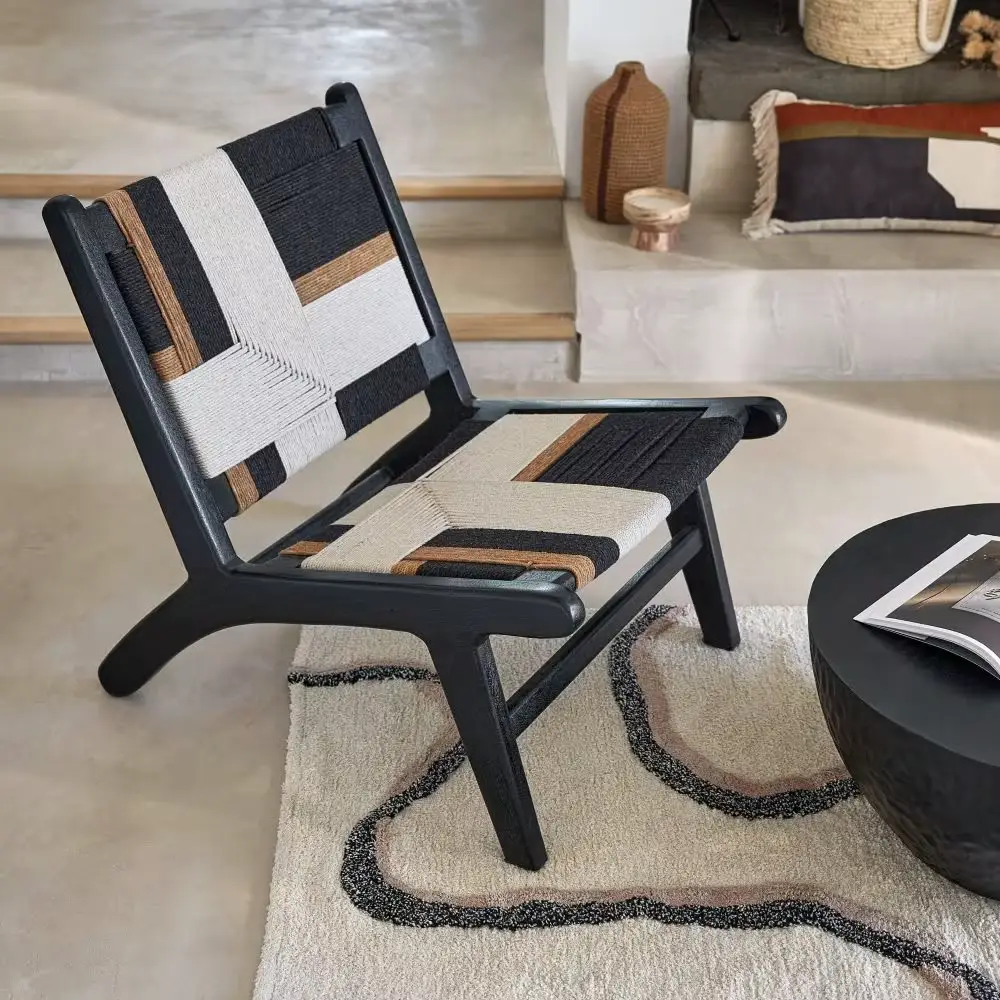 Fauteuil bas SWAHI en bois de manguier et coton beige, noir et marron - Maisons du Monde