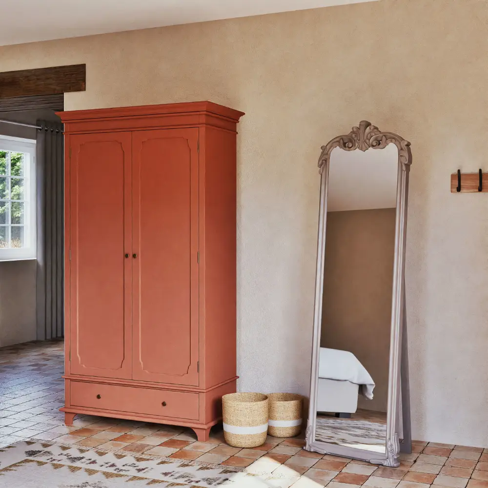 Grand miroir rectangulaire ELINA sur pied à moulures beige - Maisons du Monde