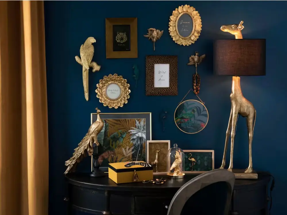 Lampe girafe JIRAFA GOLD dorée et abat-jour noir - Maisons du Monde