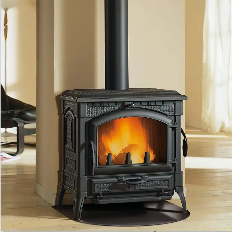 Poêle à bois ISETTA EVO Foyer Fonte 11.9 kW, Rdt: 82% de NORDICA EXTRAFLAME