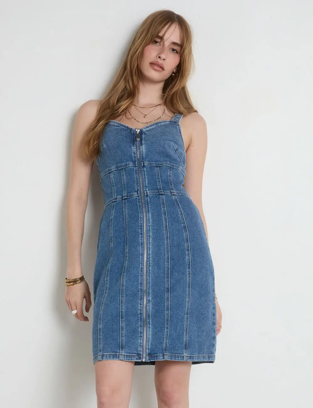 Robe courte ajustée en jean RSTRAP Morgan denim stone : Un essentiel mode pour l'été