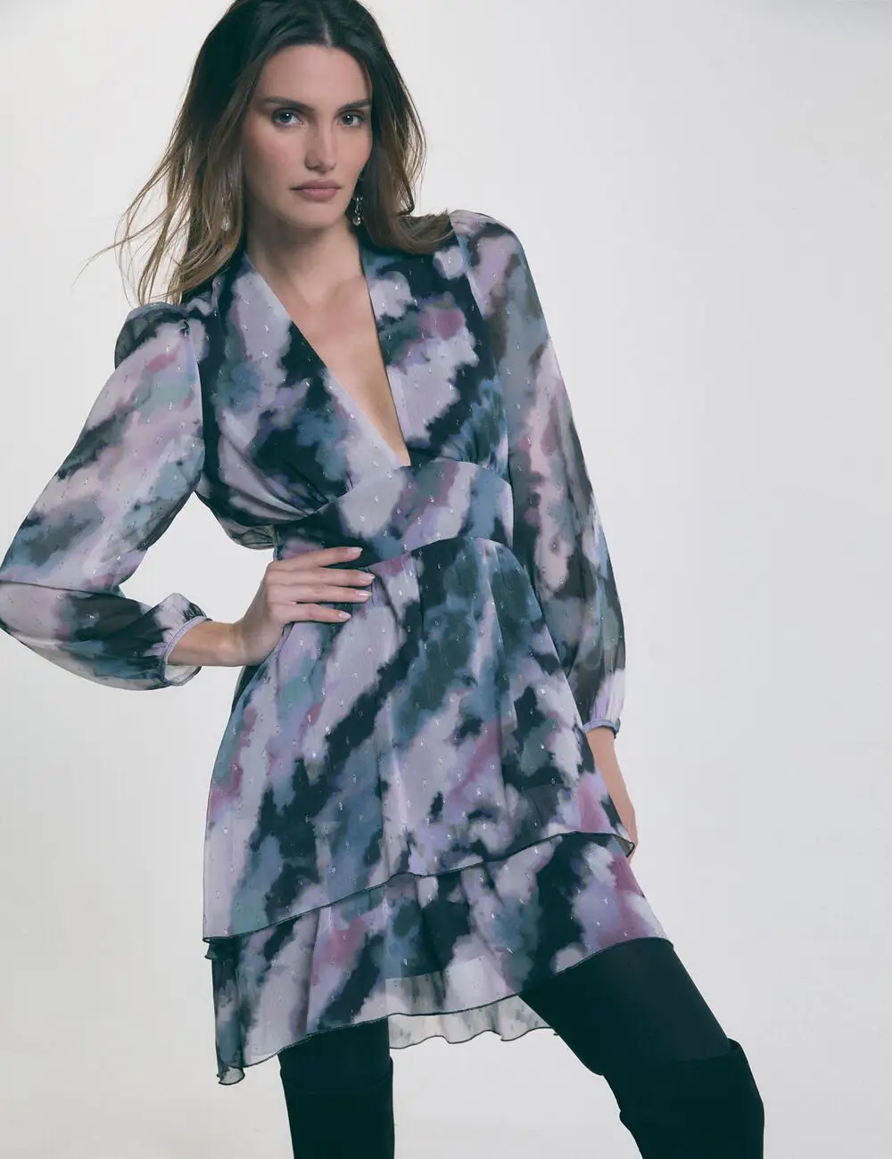 Robe courte cintrée RFIJA Morgan imprimée multicolore : Élégance et originalité pour un look unique