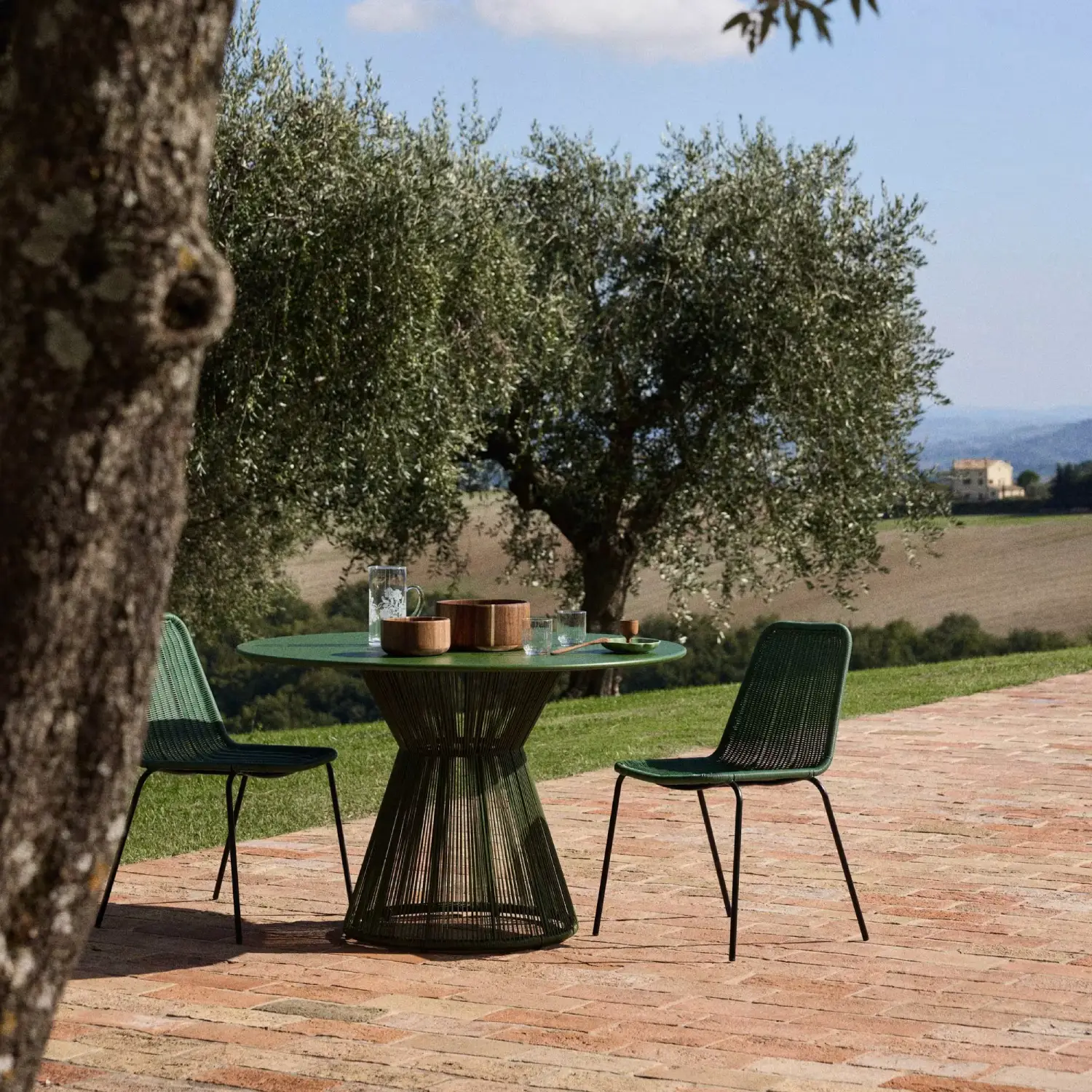 Table de jardin ronde ISALIA 4 personnes en acier et corde en résine vert kaki de Maisons du Monde