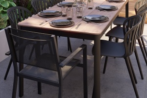 Table THILIA GoodHome aluminium et duraboard mat noir bois brut pas cher - Table de Jardin Castorama 