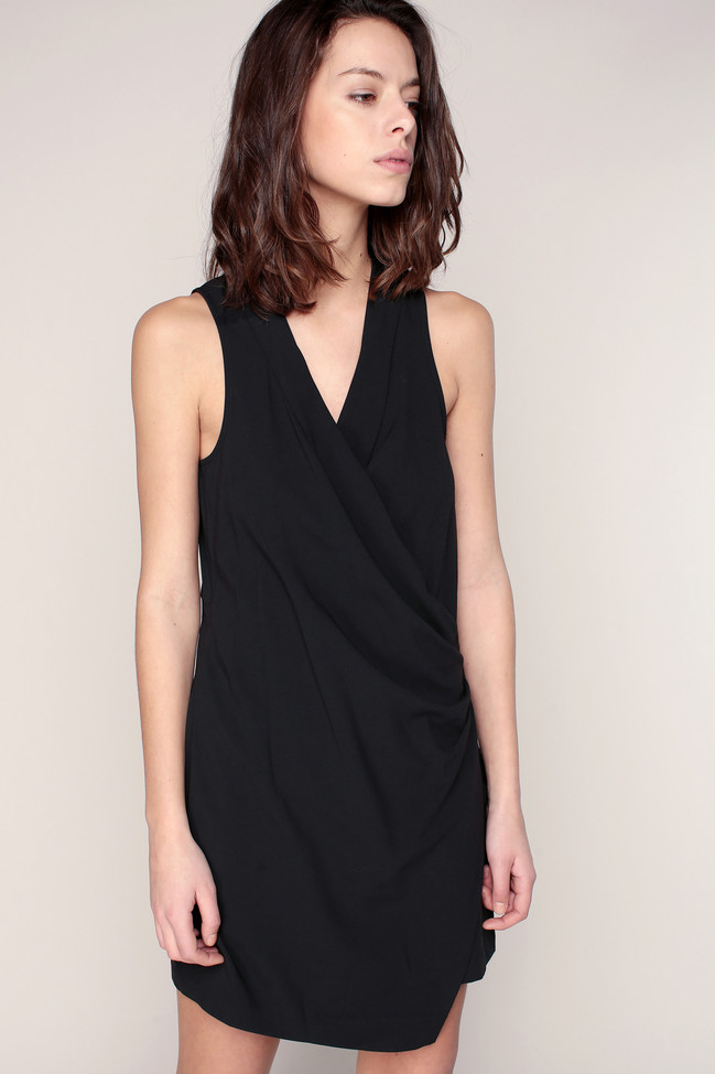 Robe noire avec taille drapée BCBGeneration