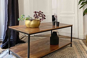 Table basse BROOKE en métal noir mat et double plateau en manguier