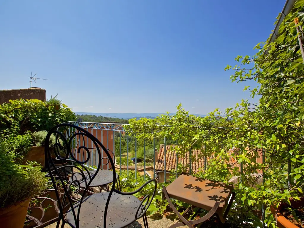 Abritel Location Roussillon - Authentique maison de village avec belle terrasse ensoleillée