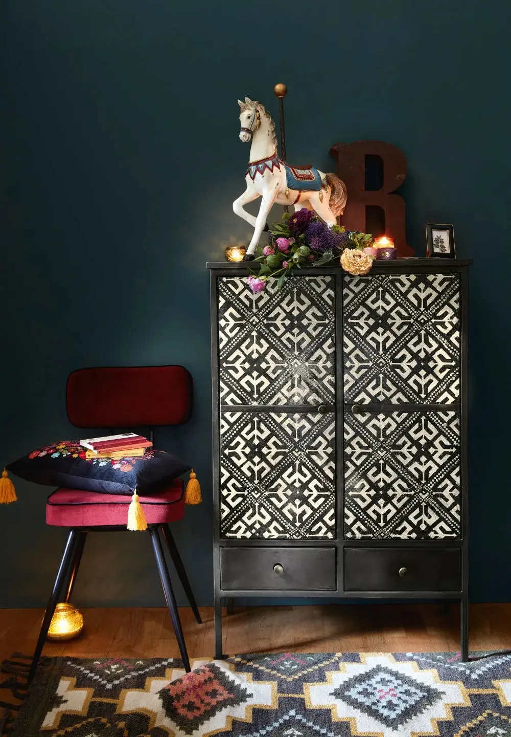 Cabinet de rangement Manolo 2 portes 2 tiroirs noir motifs ivoire - Maisons du Monde