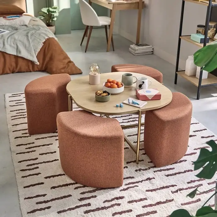 Table basse SITDO avec 4 poufs en polyester recyclé marron écureuil et métal doré - Table Basse Maisons du Monde